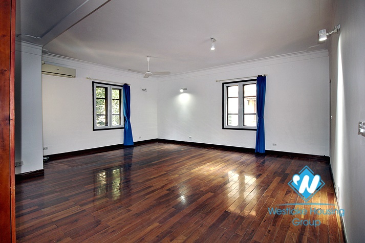 Big yard, swiming pool and five bedrooms house for rent in Tay Ho district, Ha Noi.